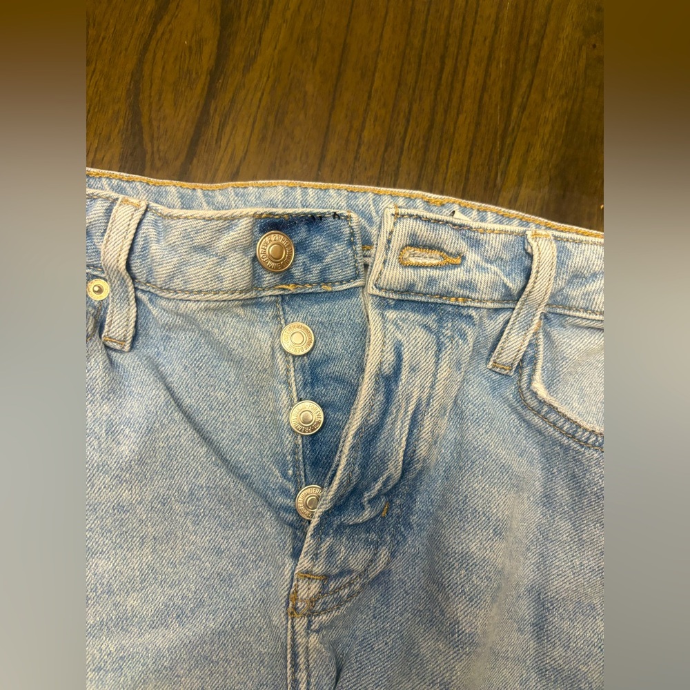 Forever 21 Mid Rise Flared Jeans. Size 27 - Picture 4 of 4